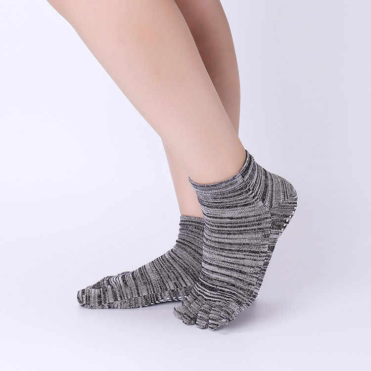 Non-Slip Yoga Socks with Grips - Pilates Yoga Workout 评论和价格